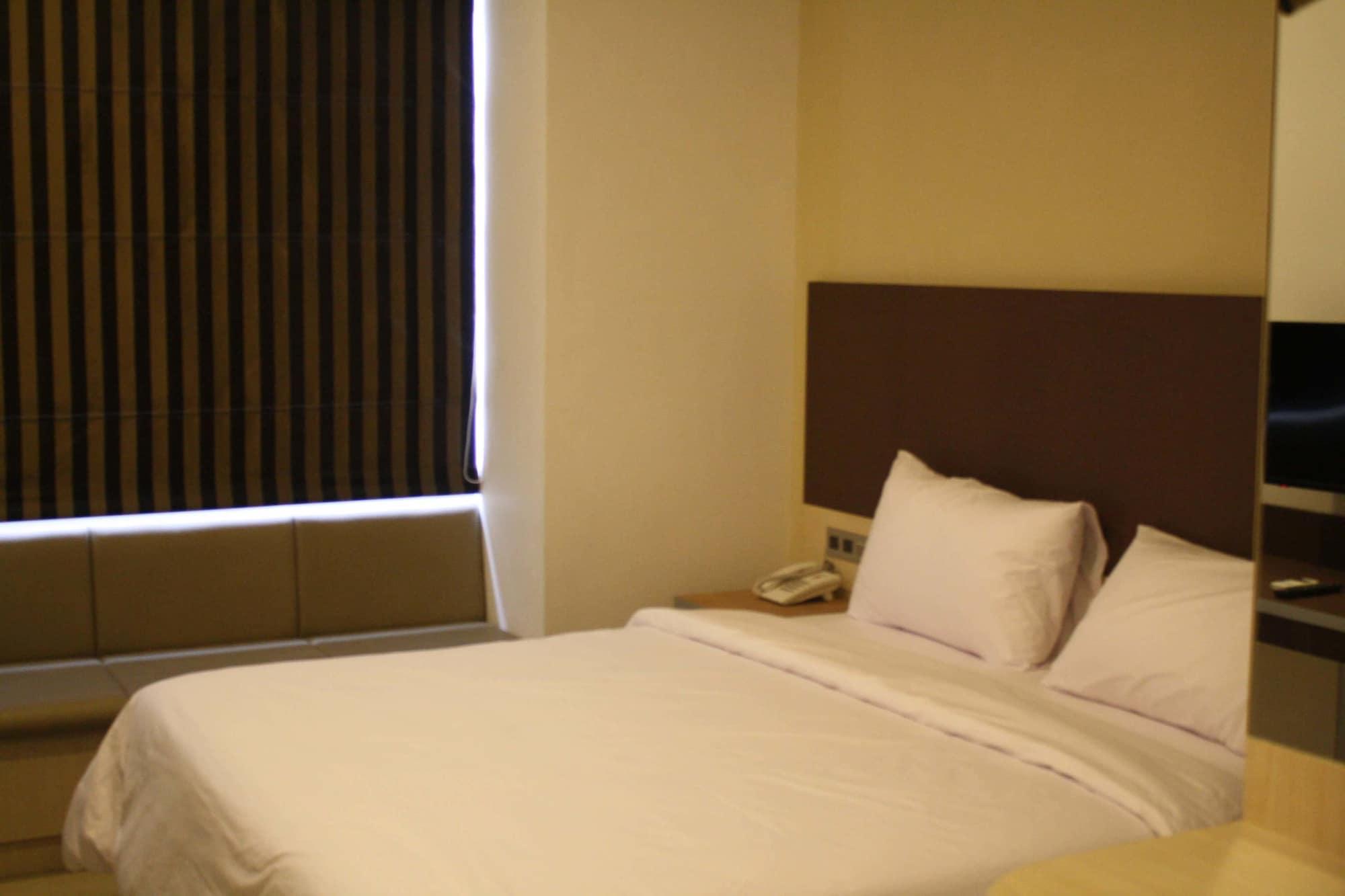 Sparks Odeon Sukabumi, Artotel Curated Esterno foto