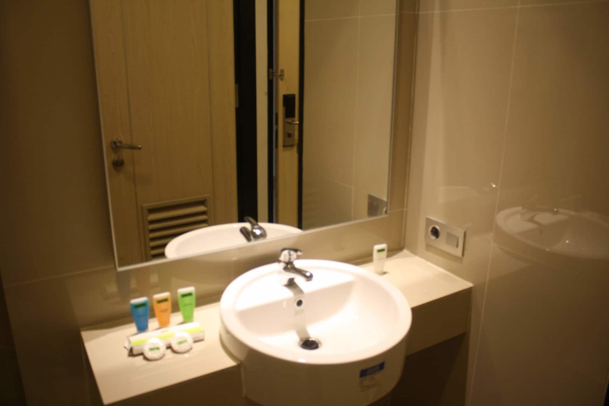 Sparks Odeon Sukabumi, Artotel Curated Esterno foto