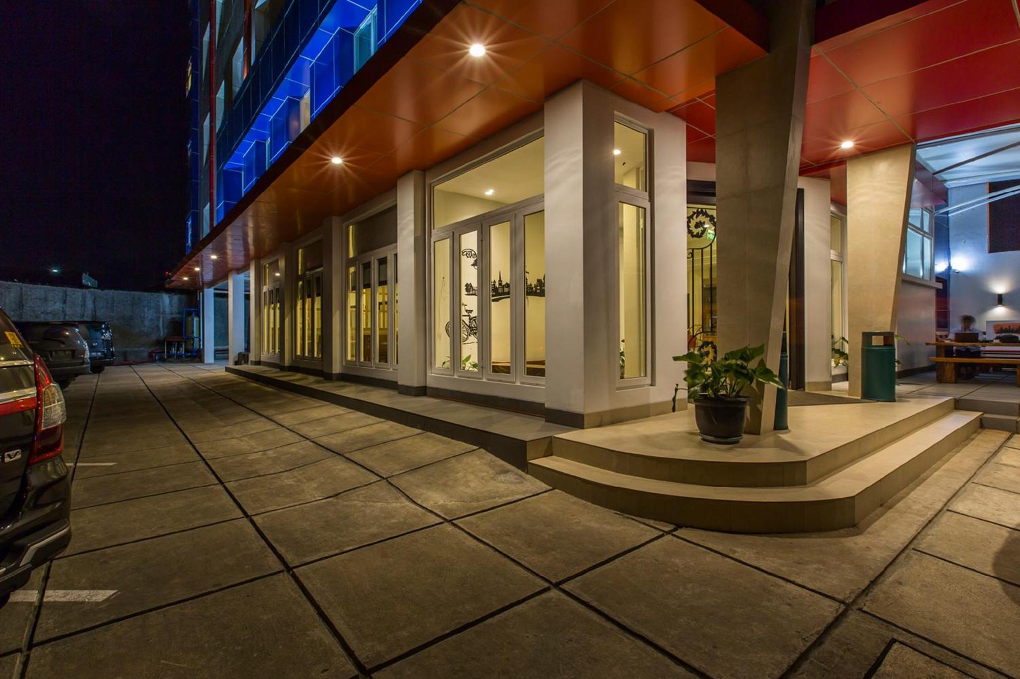 Sparks Odeon Sukabumi, Artotel Curated Esterno foto
